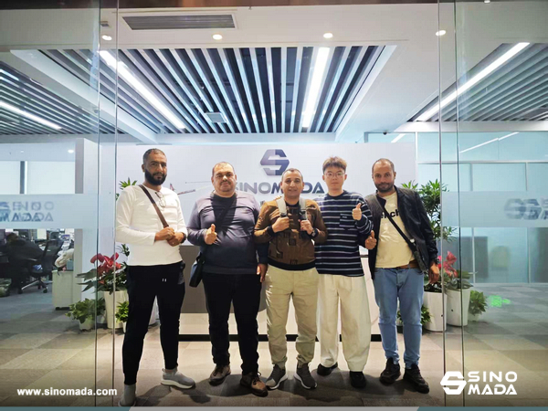 Algeria Customers Visited HOWO Factory & SINOMADA Office