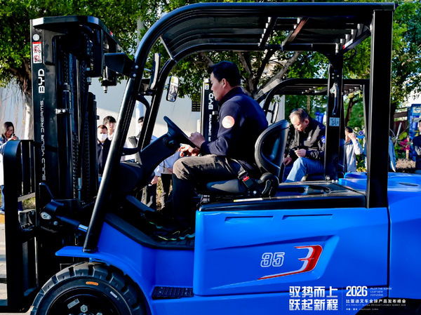 BYD Launches World’s First Mass-Produced Sodium-Ion Forklift