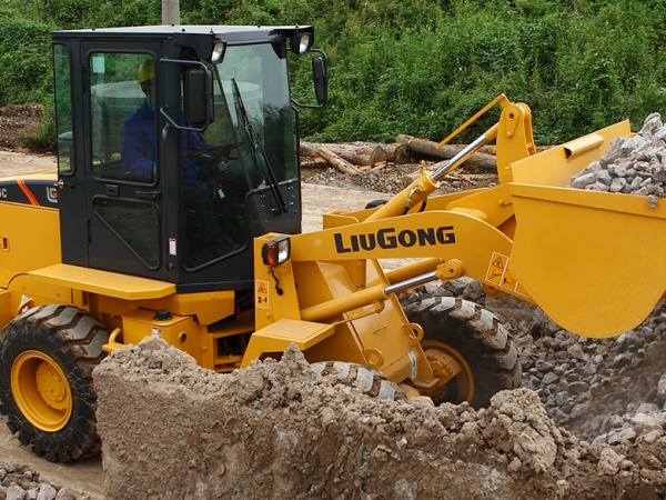 Summer Heat and Excavator Cooling Systems—Why Coolant Matters More Than You Think