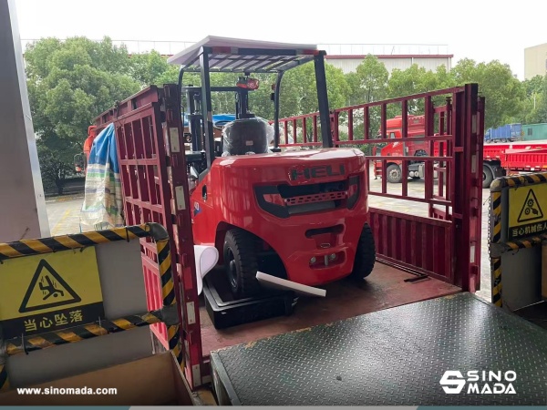 UAE - 1 Unit XCMG ZL50GN Wheel Loader & 1 XMR050 Road Roller & 1 XMR050 Road Roller & 1 HELI CPCD40 Forklift