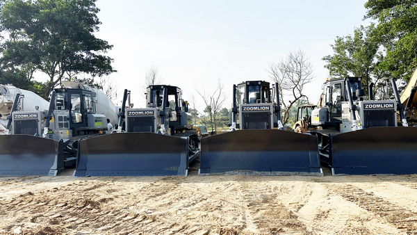 Malaysian Customers Repurchase ZOOMLION Earthmoving Machinery in Batches