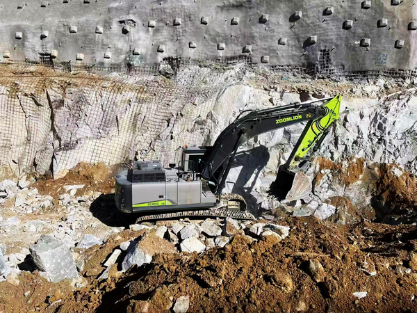 Malaysian Customers Repurchase ZOOMLION Earthmoving Machinery in Batches